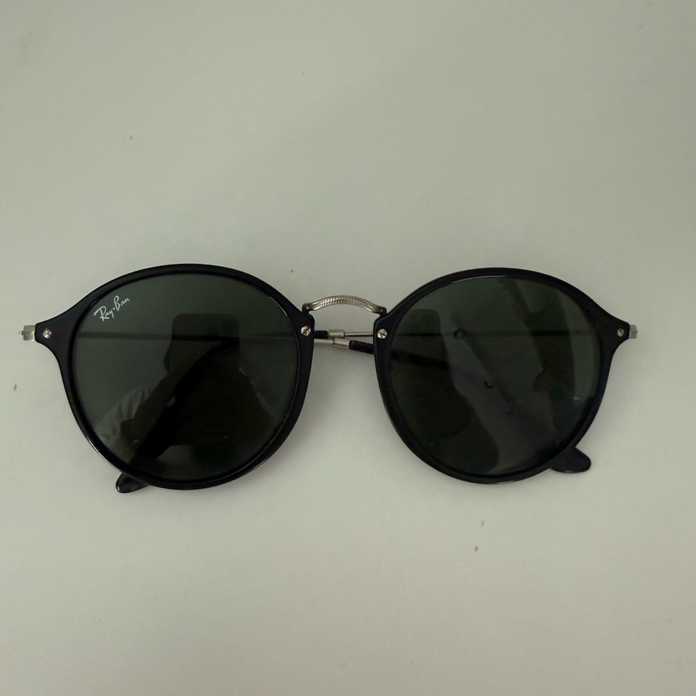Ray-Ban Black Round Frame Sunglasses